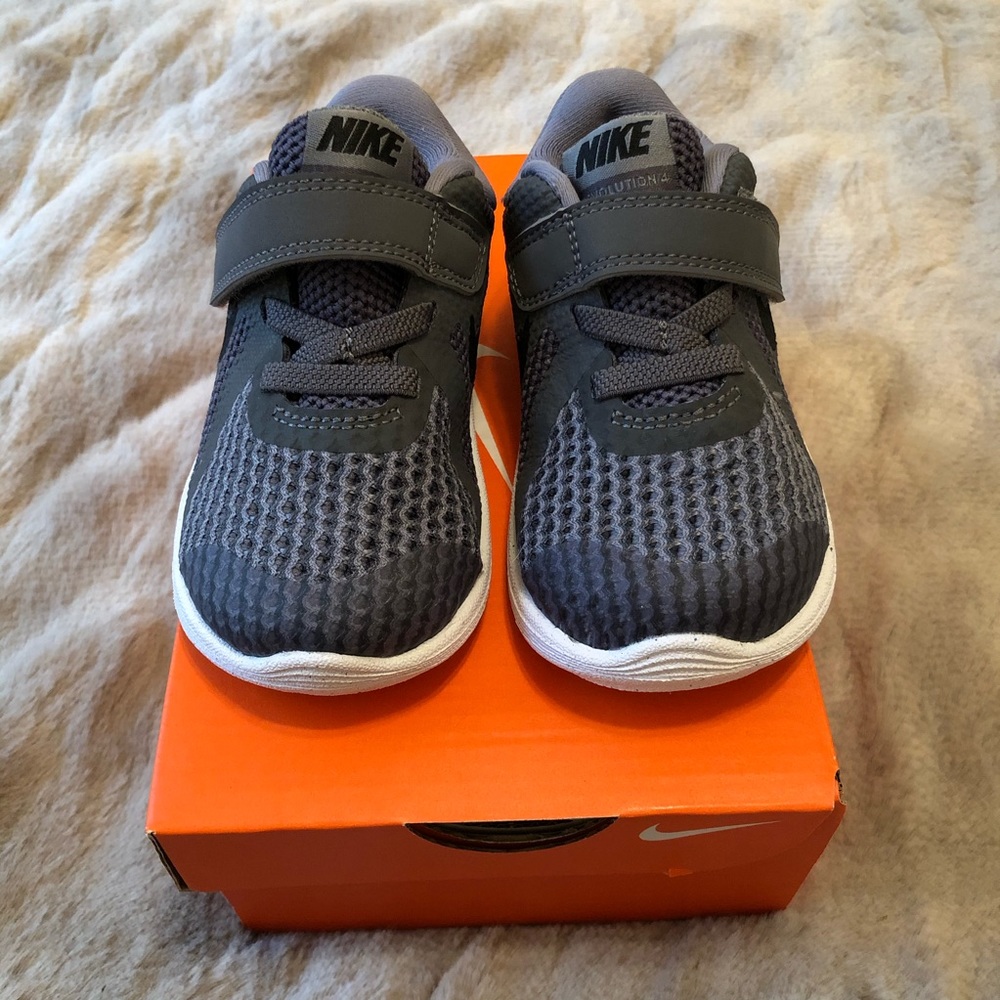 Nike Revolution IV Toddler 6